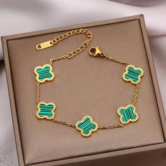 Four Leaf Clover Bracelet (Gift Packaging) π