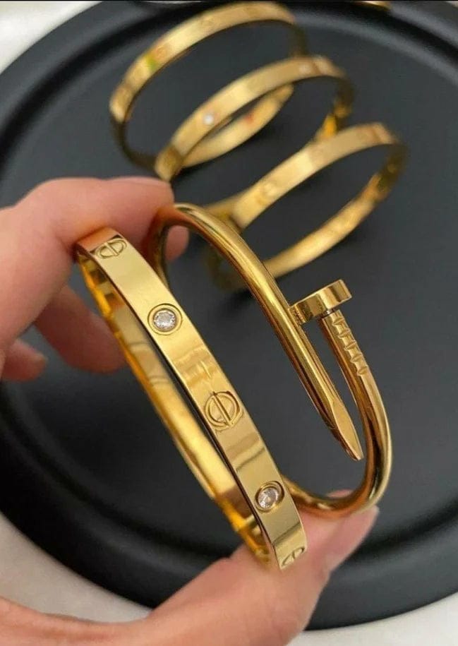 Cartier Diamond And Nail Bangle Set (Gift Packaging) π