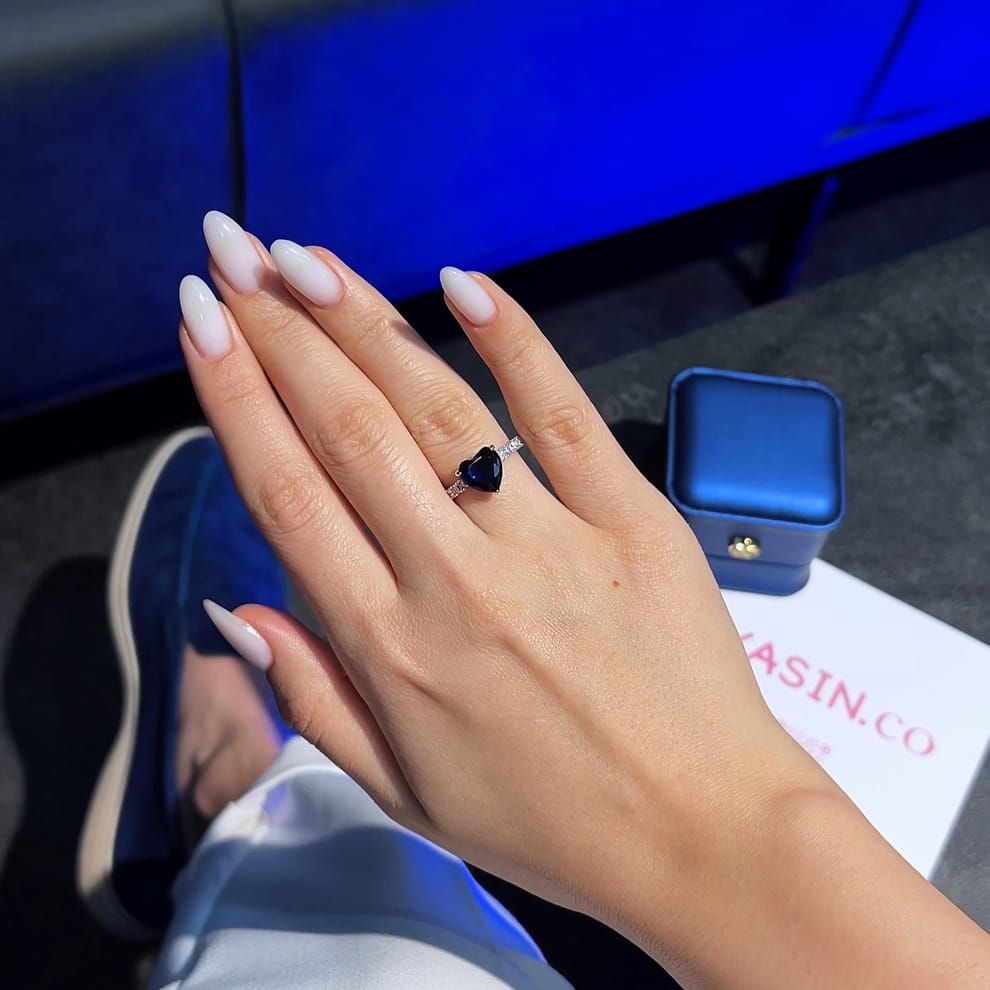 β¨ Premium Heart Ring β Adjustable | Comes with Light Box & Gift Bag π