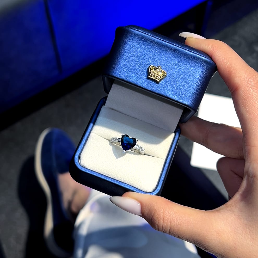 β¨ Premium Heart Ring β Adjustable | Comes with Light Box & Gift Bag π