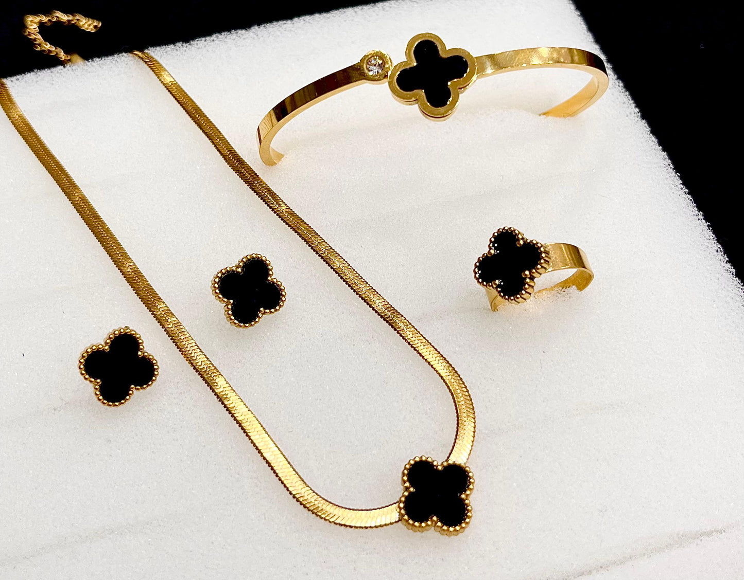 Premium Black Clover Complete Set (Gift Packaging) π